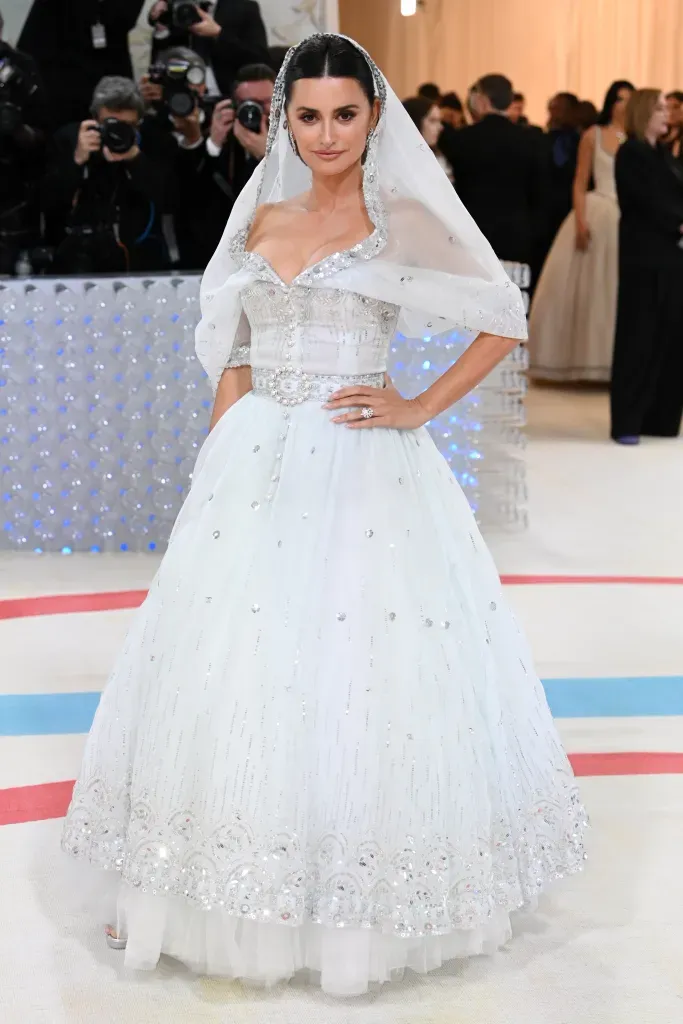 Penelope Cruz in Chanel Couture 1986
